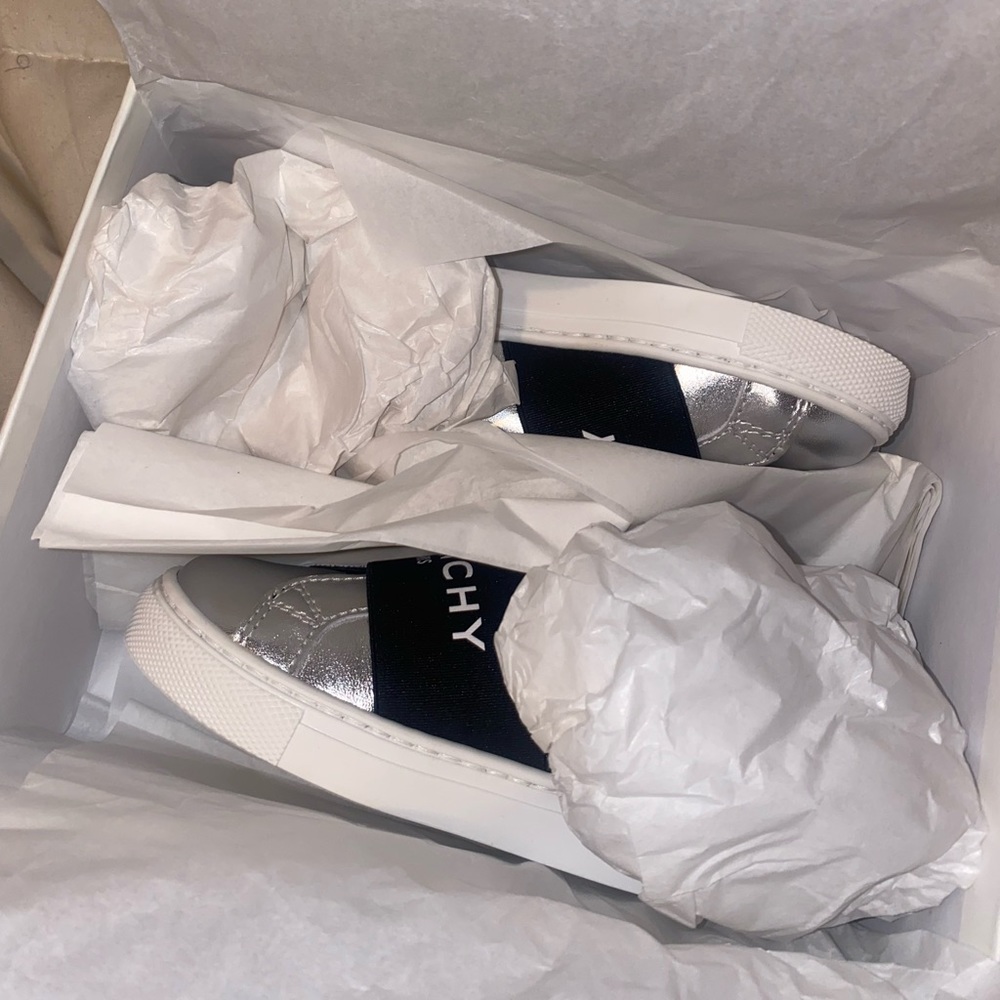 Kids Givenchy shoe black and silver BRAND NEW IN THE BOX SIZE 6C